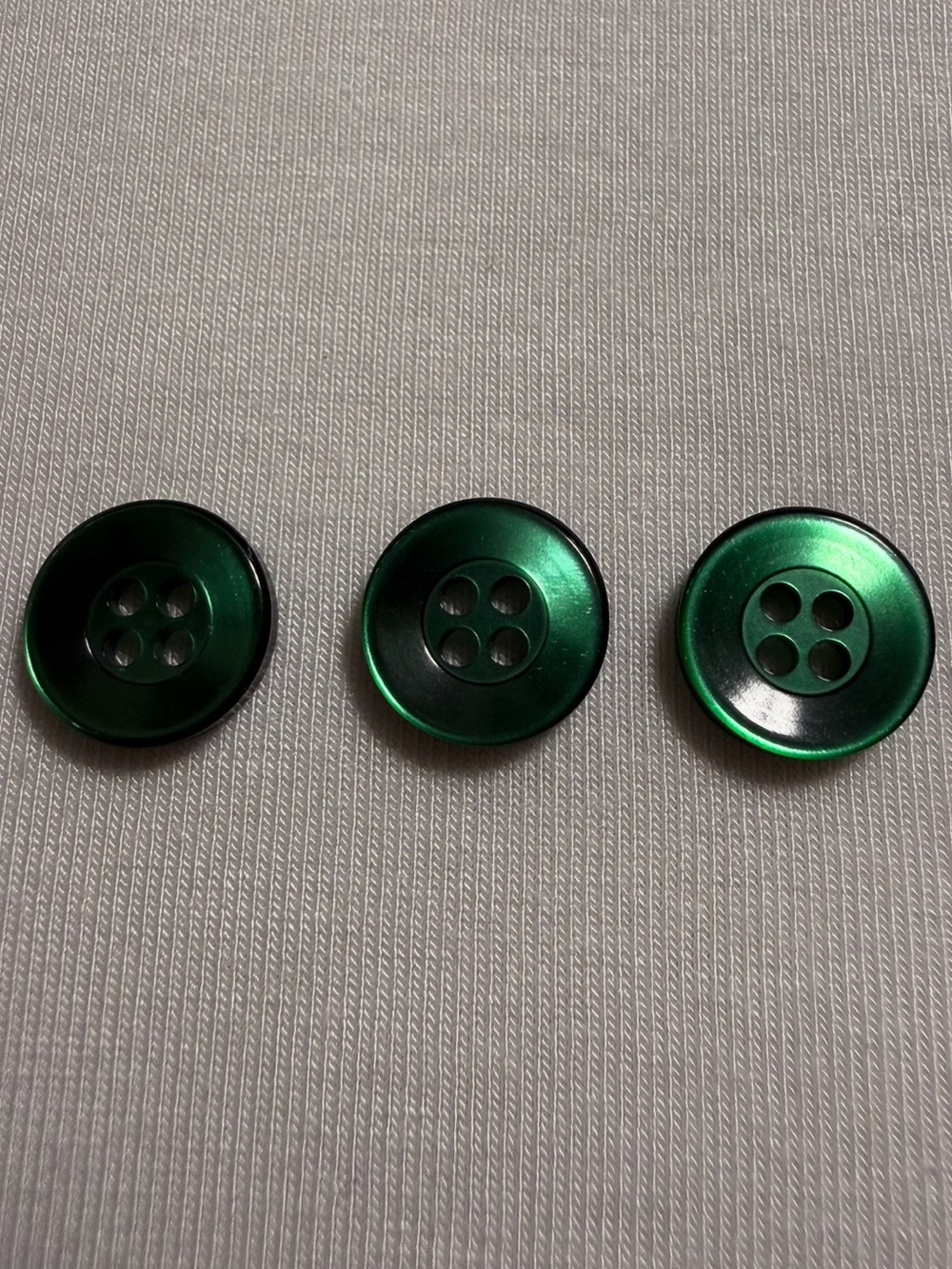 EUVC 1/2 Inch Plastic Glossy Green Four-Hole Sewing Buttons - Set of 3
